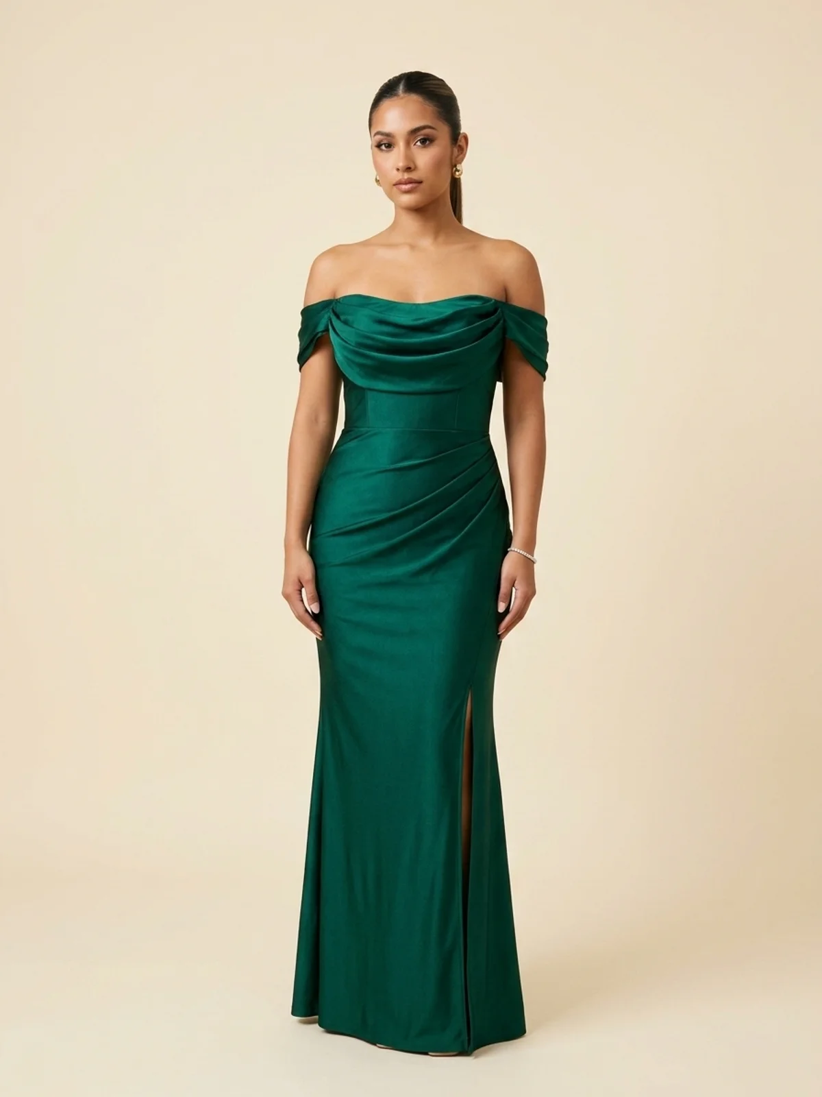 Vestido en renta: #108 Vestido de gala verde esmeralda con escote drapeado frente