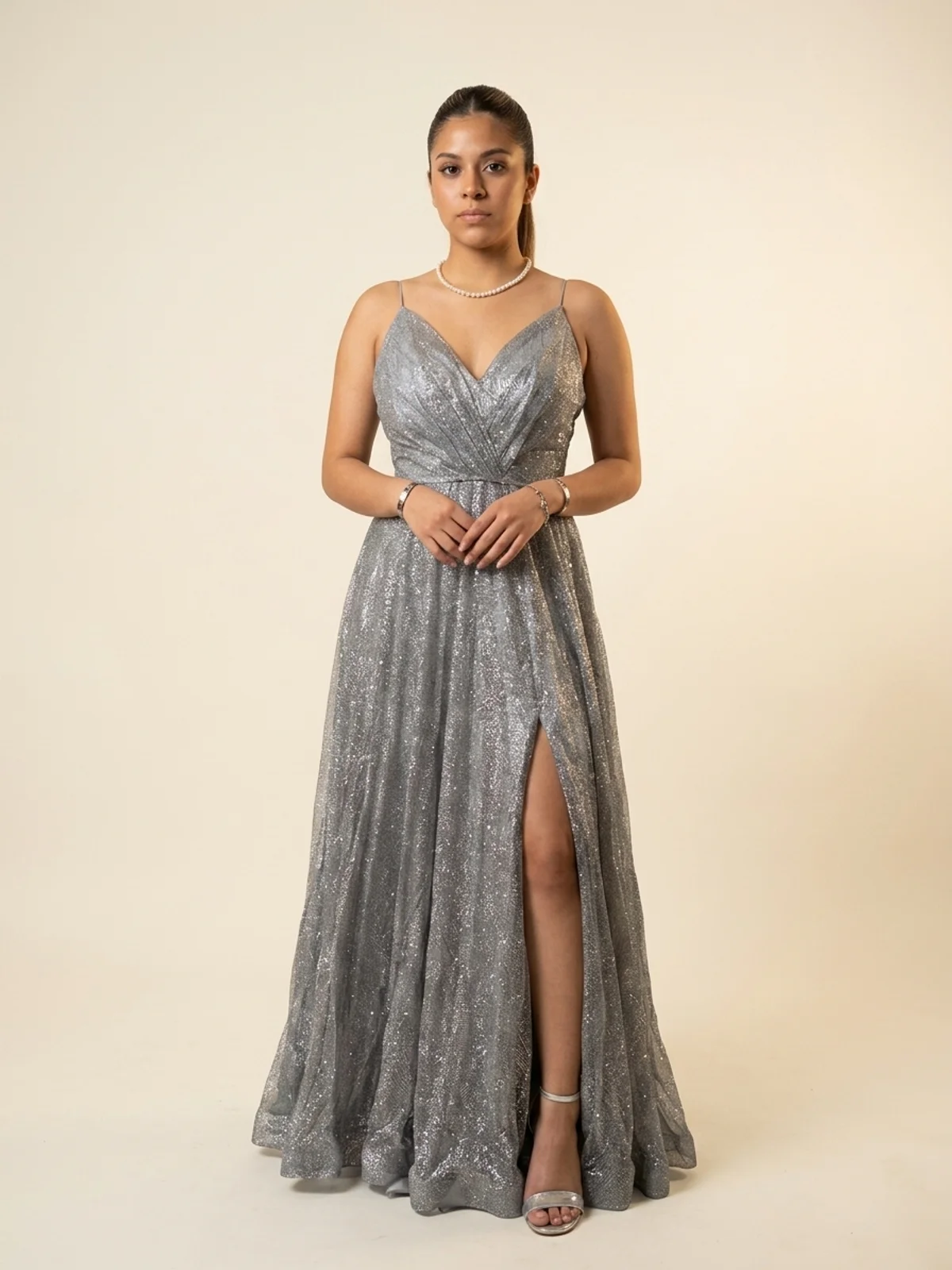 Vestidos de Noche con Brillos y Lentejuelas en Monterrey: Las Tendencias Metálicas de 2026