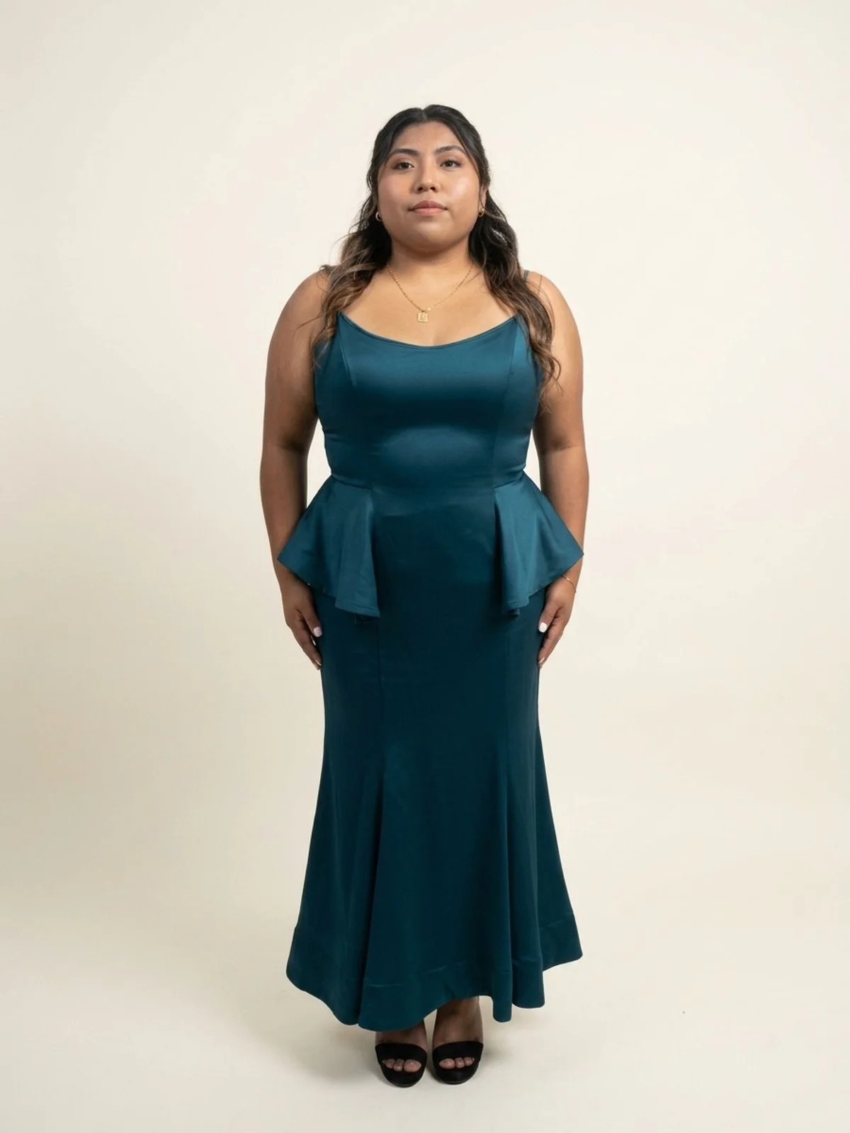 Vestido en renta: #221 Vestido cuello halter azul marino titanio frente