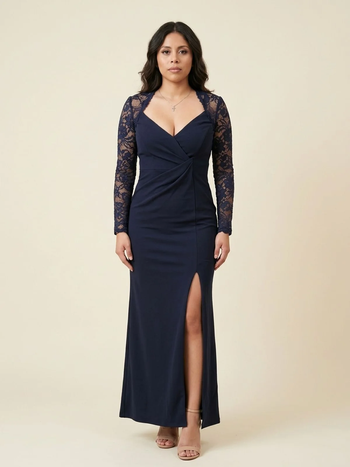 Vestido en renta: #229 Vestido cuello halter negro noche frente