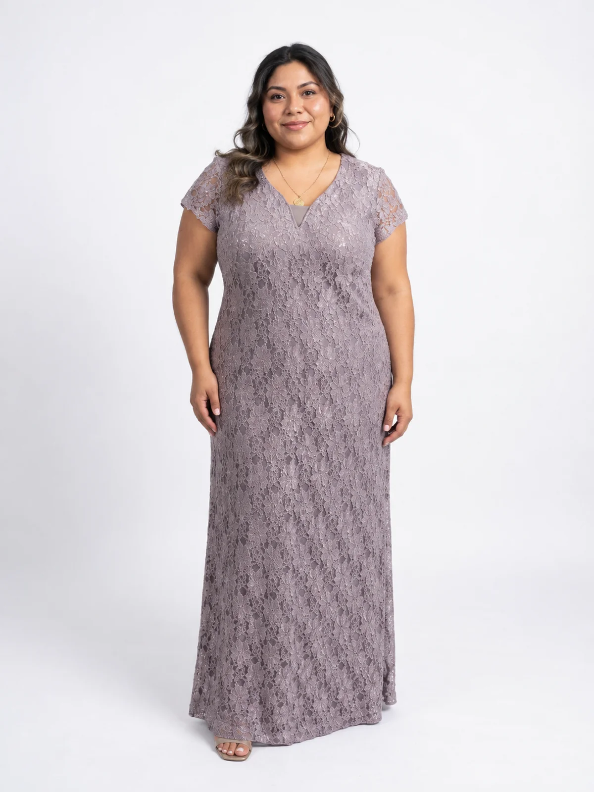 Vestido #253 Vestido cuello halter plata titanio en renta en Monterrey frente