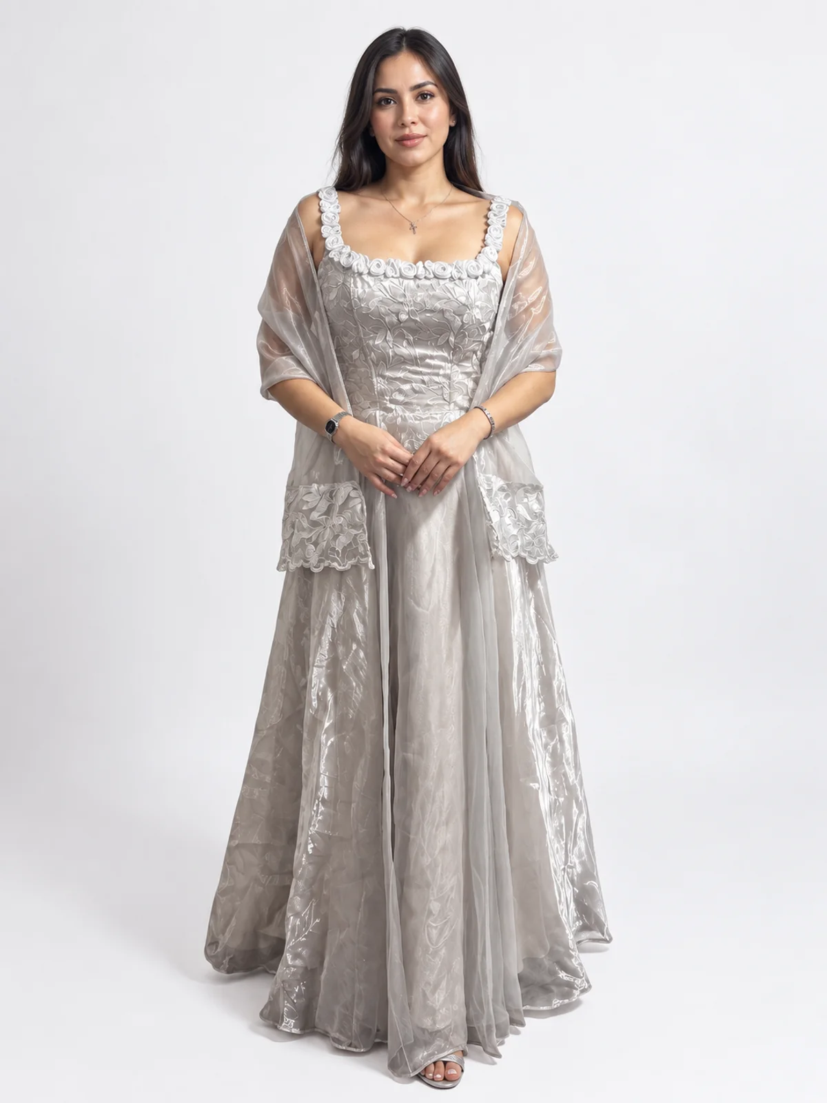 Vestido #258 Vestido columna con abertura plata titanio en renta en Monterrey frente